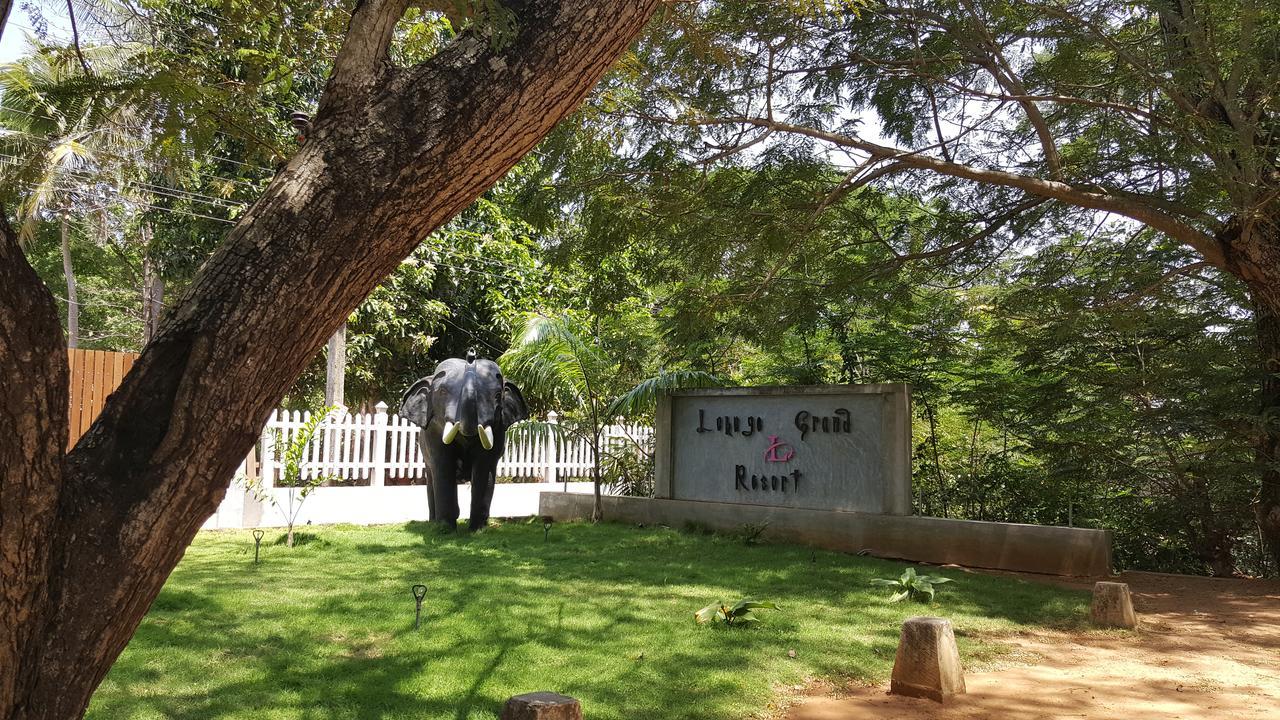 Lokuge Grand Resort Kataragama Exterior foto