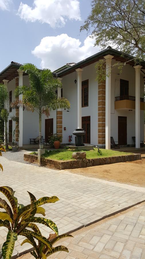 Lokuge Grand Resort Kataragama Exterior foto