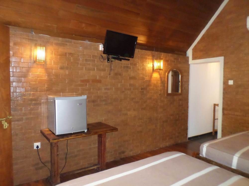 Lokuge Grand Resort Kataragama Exterior foto